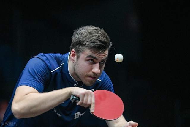 使其更加坚 使其更加坚